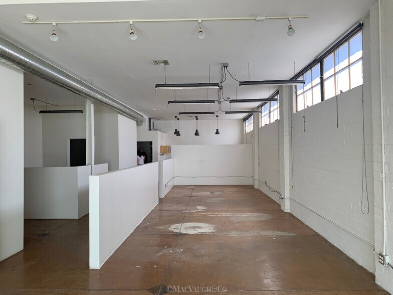 More Photos Of 188 N Holliston Ave, Pasadena Showroom For Sale