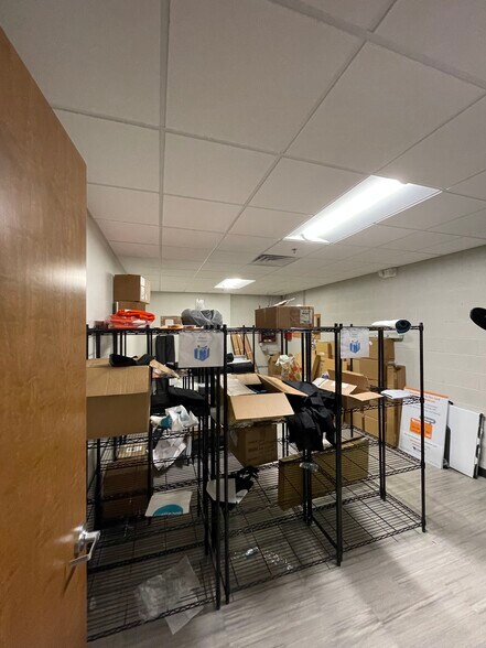 More Photos Of 3-17 Farrs Bridge Rd, Greenville General Retail For Lease