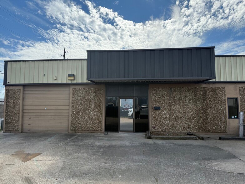More Photos Of 413 N Walnut Ave, Broken Arrow Warehouse For Lease
