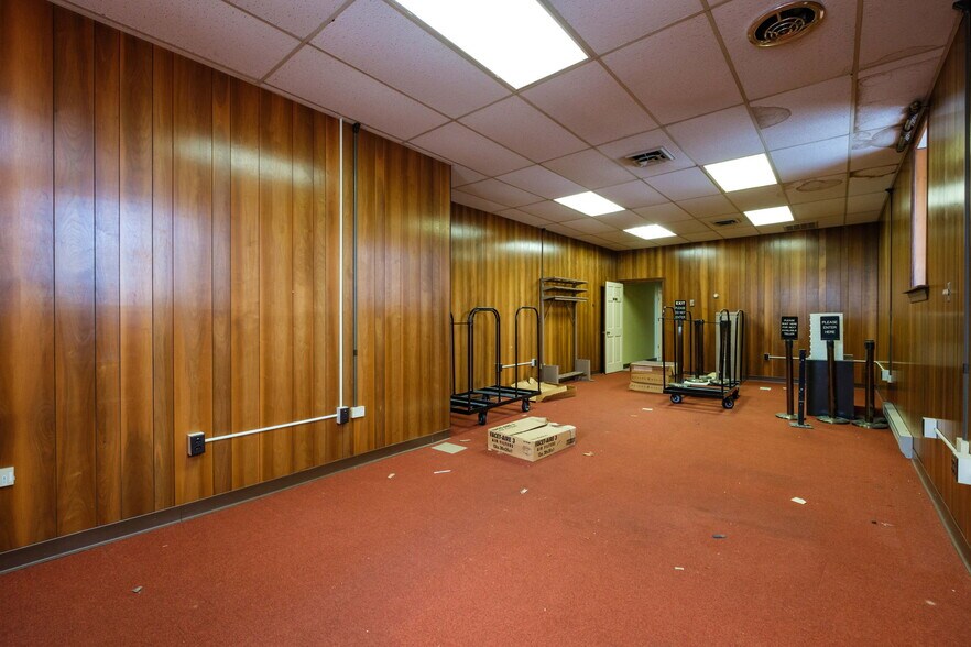 More Photos Of 120 S Main St, Edinburg General Retail For Sale