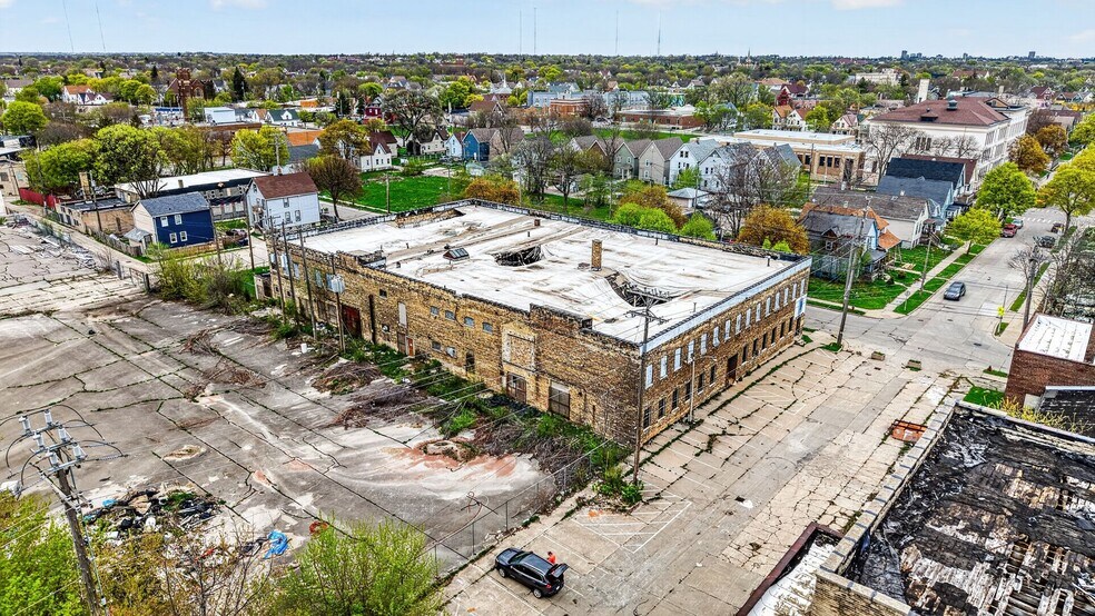 More Photos Of 3000 W Clarke St, Milwaukee Warehouse For Sale