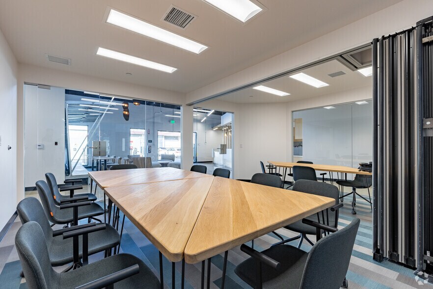 More Photos Of 3040 E 12th St, Los Angeles Warehouse For Lease