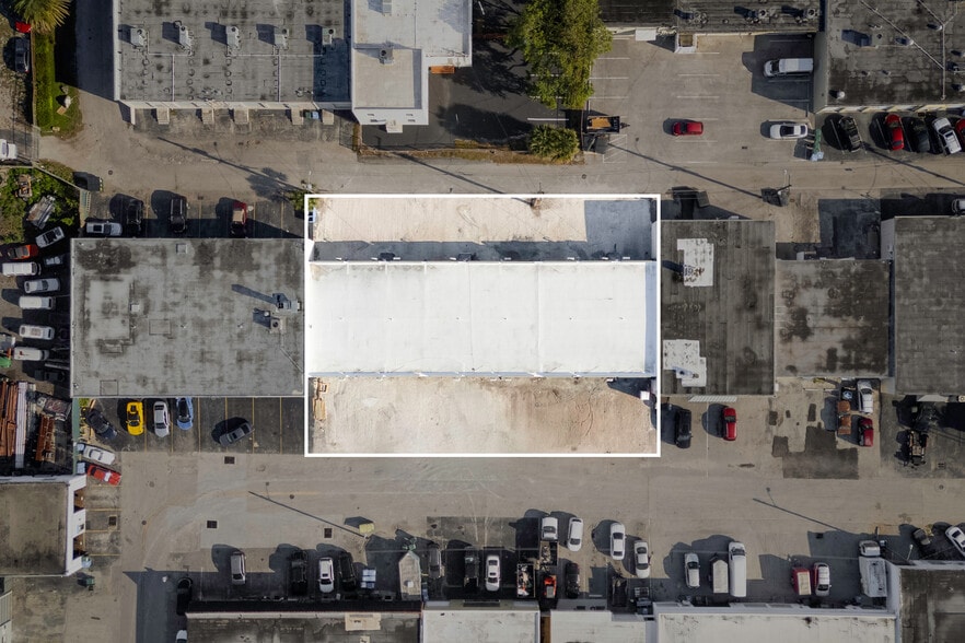 More Photos Of 1036 NE 44th Pl, Oakland Park Warehouse For Sale