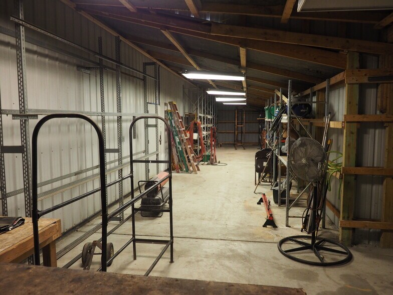 More Photos Of 9430 N Karen Dr, Mooresville Light Distribution For Lease