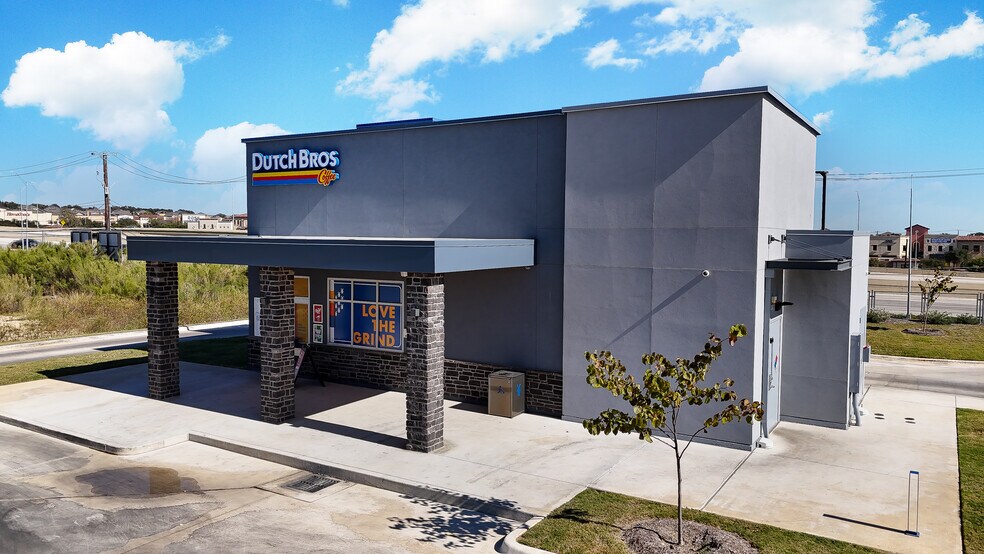 More Photos Of 22615 US Highway 281 N, San Antonio Restaurant For Sale