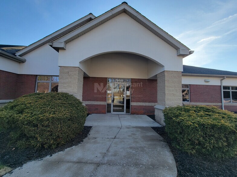 More Photos Of 789 White Pond Dr, Akron Medical For Lease