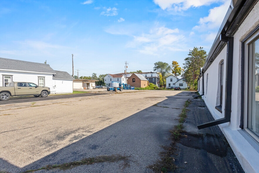 More Photos Of 219 Jefferson St, Waupaca Storefront Retail Office For Sale