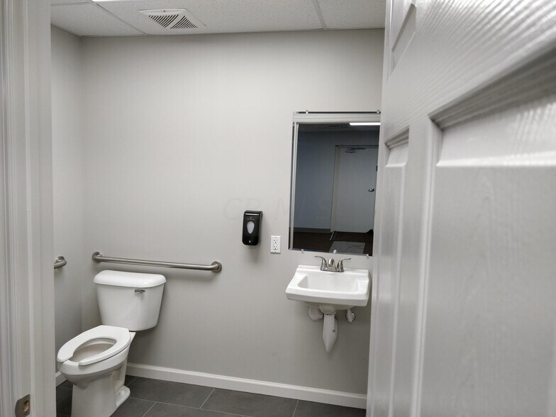 More Photos Of 3245 E Livingston Ave, Columbus Medical For Sale