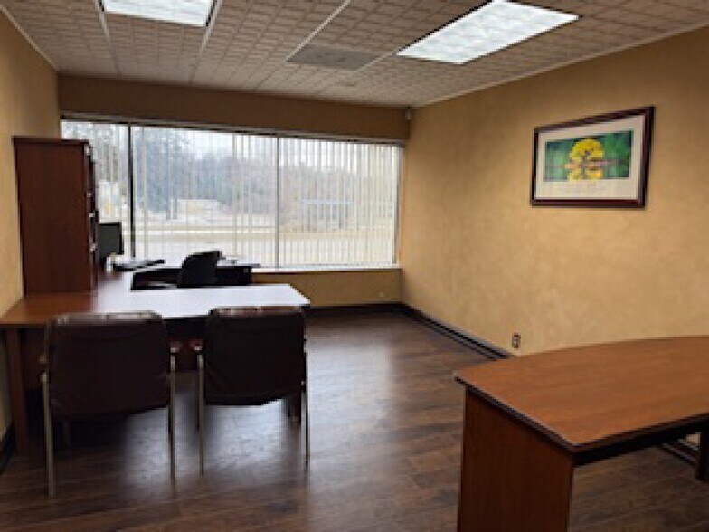 More Photos Of 1877 Orchard Lake Rd, Sylvan Lake Medical For Sale