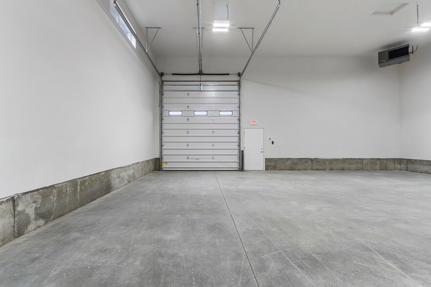 More Photos Of 3383 W Daugharty Loop, Hayden Warehouse For Lease