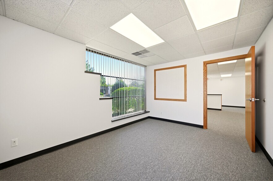 More Photos Of 11887-11897 Belden Ct, Livonia Warehouse For Lease