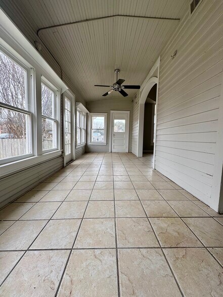 More Photos Of 608 W Wallace St, San Saba Restaurant For Sale