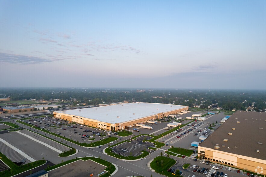More Photos Of 1420 E 10 Mile Rd, Hazel Park Distribution For Lease