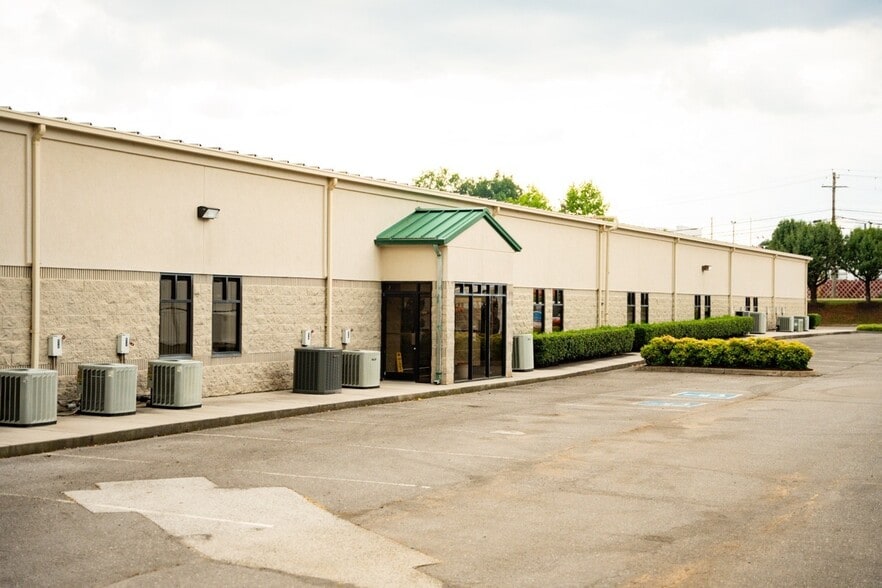 More Photos Of 3429 Regal Dr, Alcoa Office For Sale