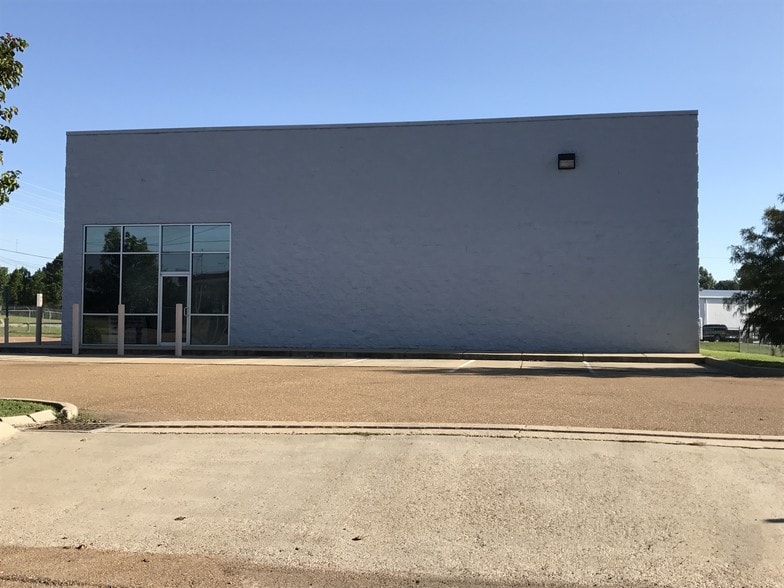 More Photos Of 5608 N State St, Jackson Freestanding For Sale