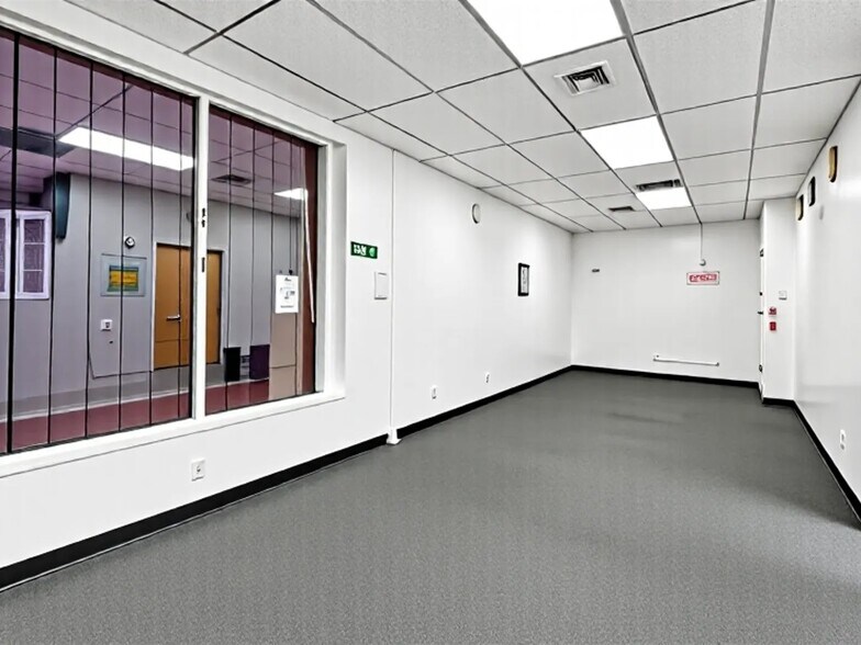 More Photos Of 1451 W Flagler St, Miami General Retail For Sale