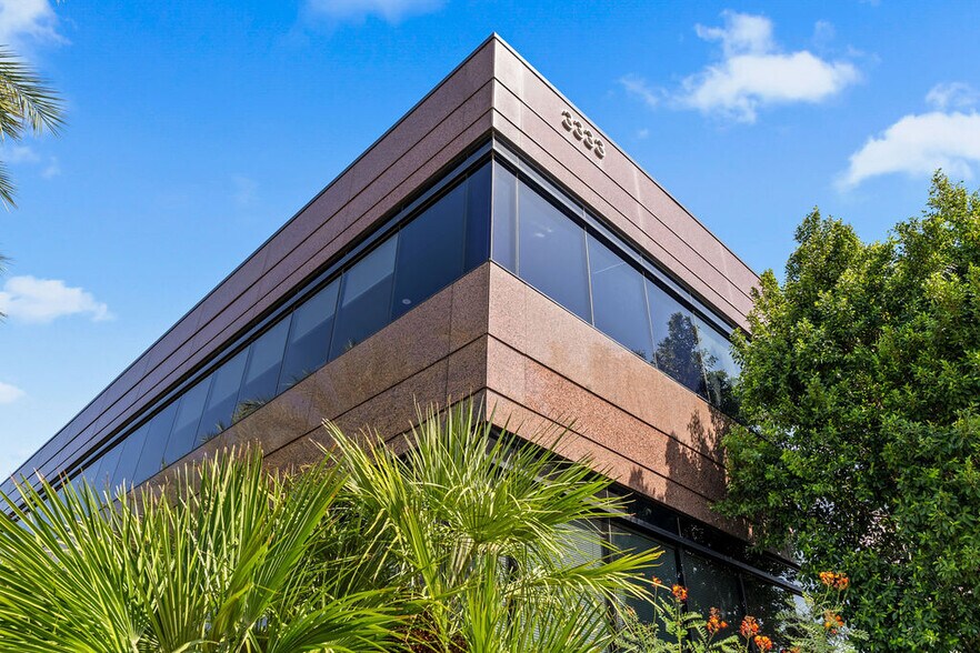 More Photos Of 3333 E Camelback Rd, Phoenix Office For Lease