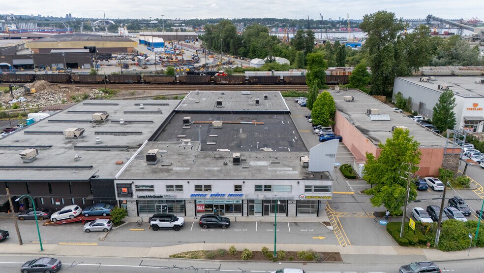 More Photos Of 1355 Main St, North Vancouver District Storefront Retail Office For Lease