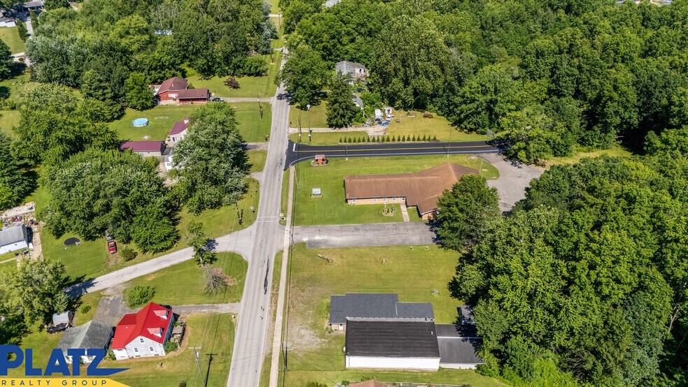 More Photos Of 4590 Eagle Creek Rd, Leavittsburg Showroom For Lease