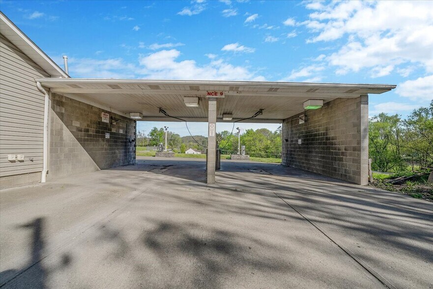 More Photos Of 212 Pine St, Jefferson Carwash For Sale