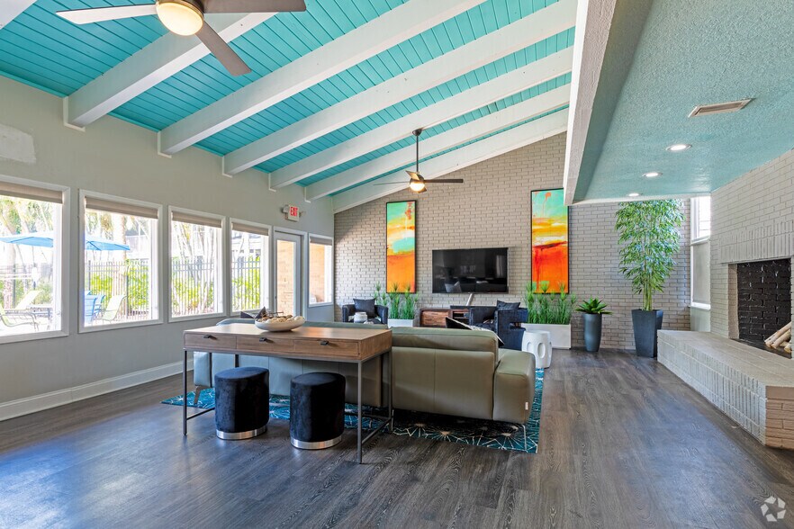 More Photos Of 2148 54th Ave S, Saint Petersburg Apartments For Sale