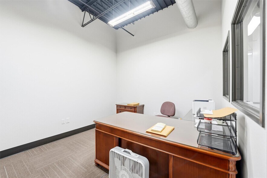 More Photos Of 1301 E Weatherford St, Fort Worth Showroom For Sale