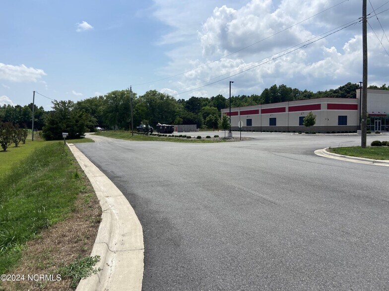 More Photos Of 100 Gardner Farm Ln, Currituck Storefront For Sale