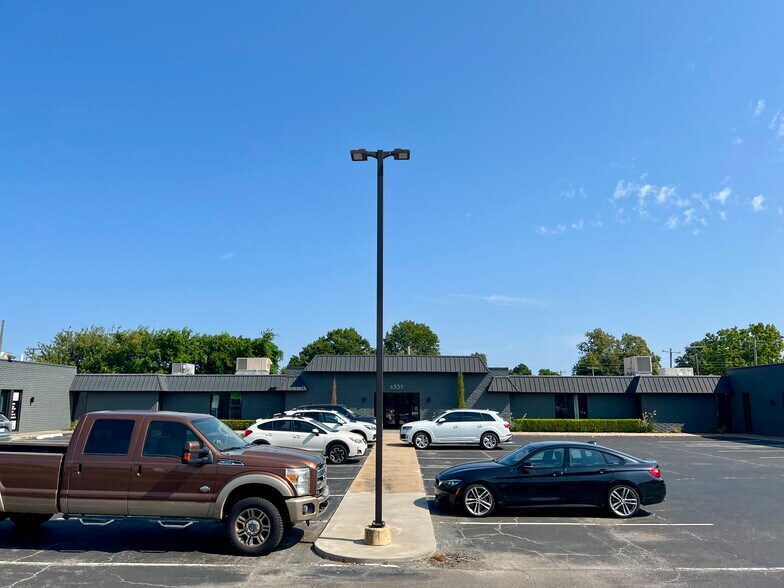 More Photos Of 6539 E 31st St, Tulsa Coworking Space