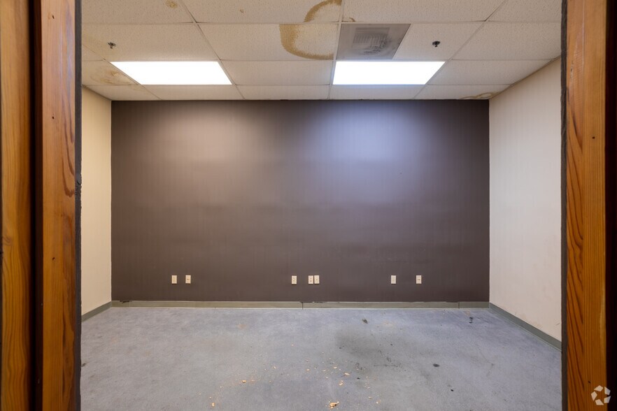 More Photos Of 2211 N Bellflower Blvd, Long Beach Freestanding For Lease
