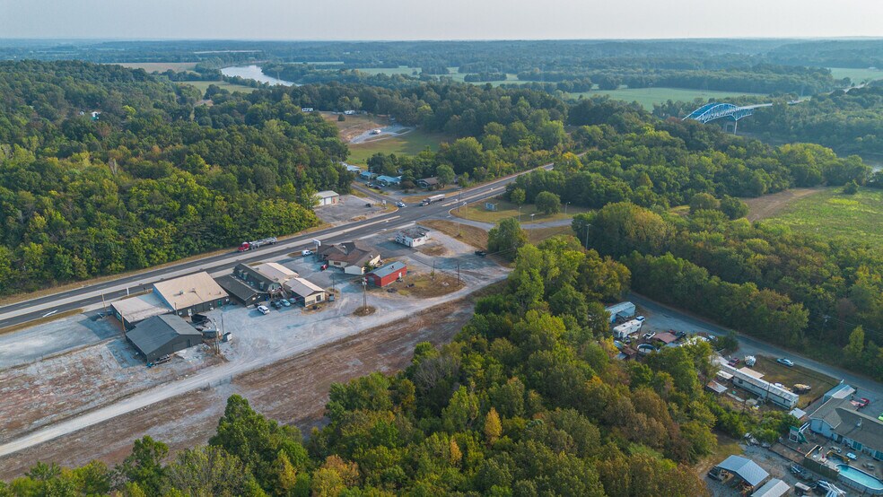 More Photos Of 728 US Highway 62, Grand Rivers Specialty For Sale