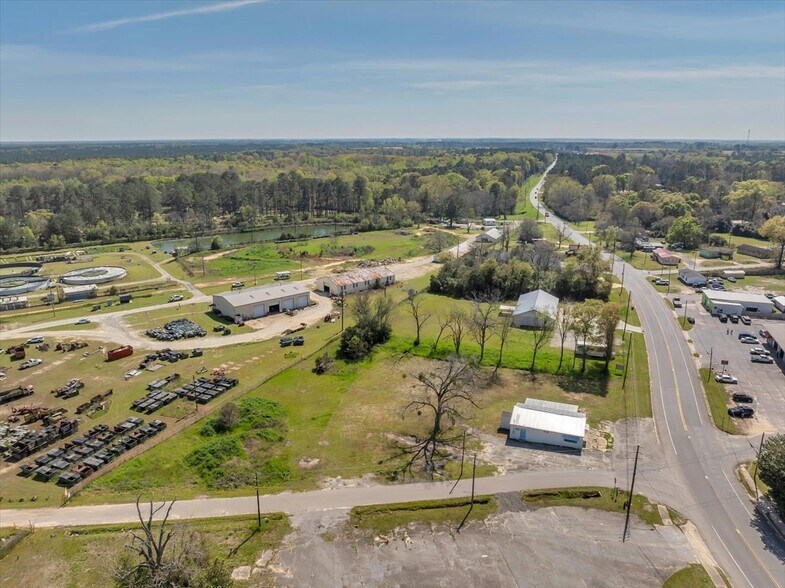 More Photos Of 131 S Jackson St, Hawkinsville Flex For Sale