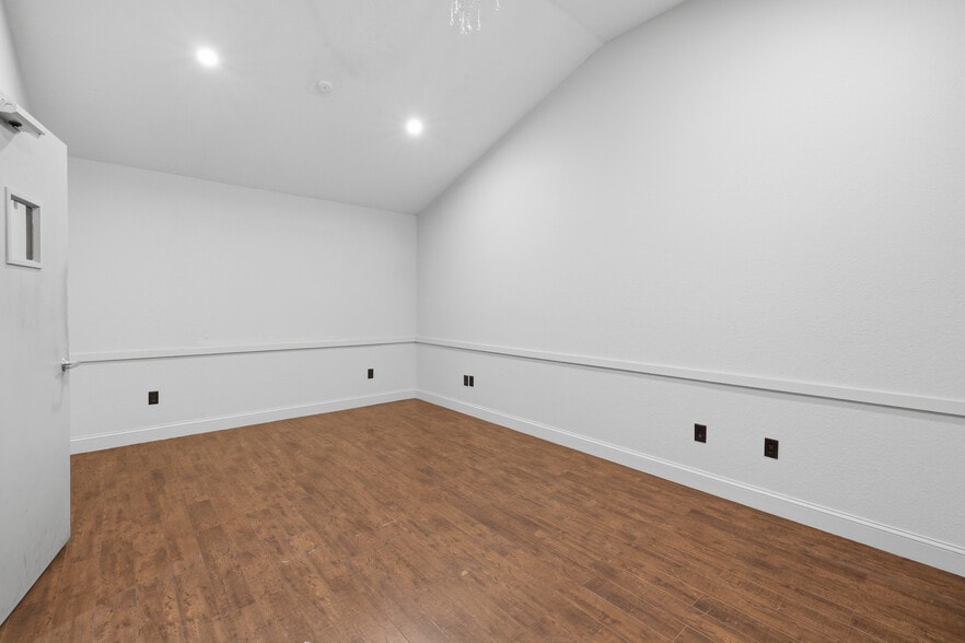 More Photos Of 2250 N Volusia Ave, Orange City Specialty For Sale