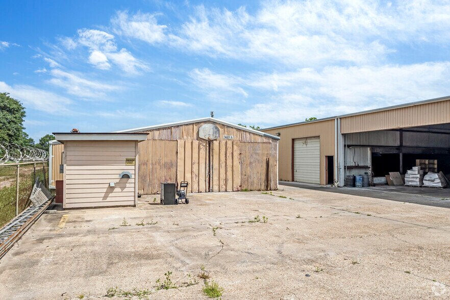 More Photos Of 3615 Almeda Genoa Rd, Houston Warehouse For Lease