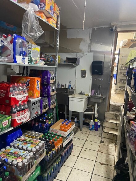 More Photos Of 2001 W Pratt St, Baltimore Freestanding For Sale