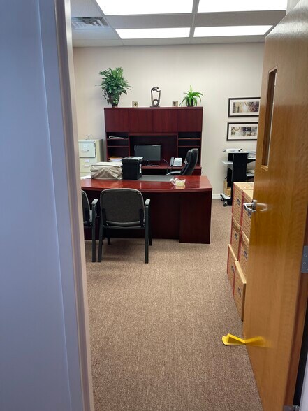 More Photos Of 3305 W Division St, Chicago Office For Lease