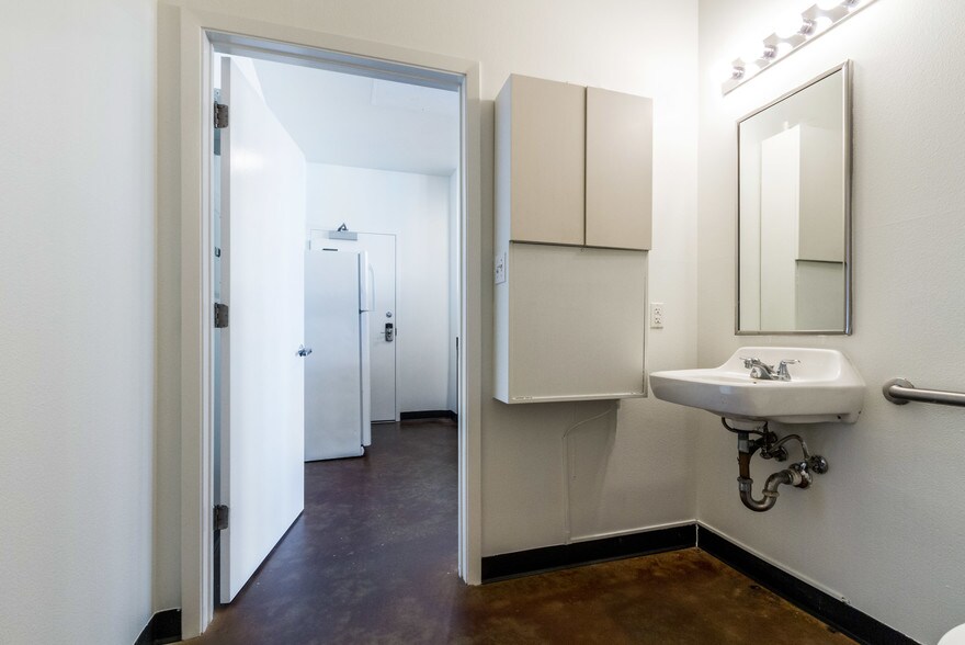 More Photos Of 2401 E 6th St, Austin Loft Creative Space For Lease