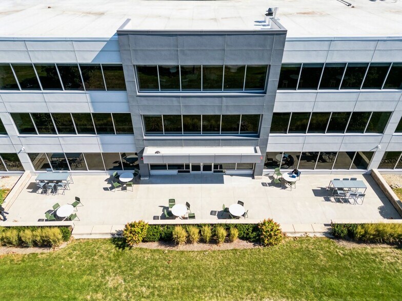 More Photos Of 711 Jorie Blvd, Oak Brook Office For Lease