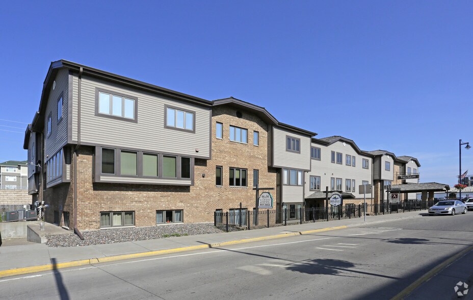 More Photos Of 20 N Lake St, Forest Lake Office For Lease