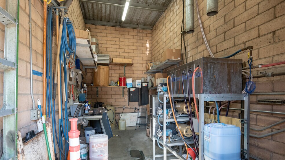 More Photos Of 281 W Merced St, Dinuba Freestanding For Sale