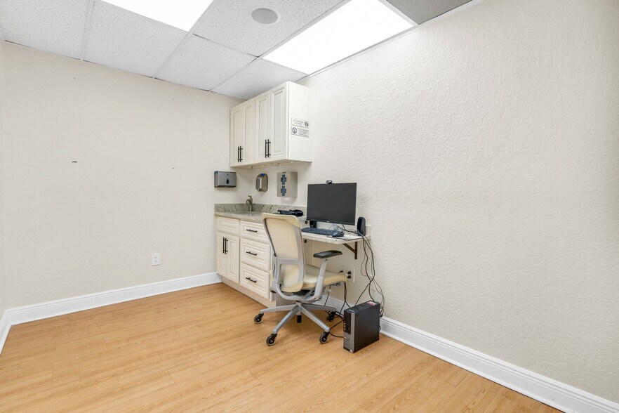 More Photos Of 4109 Armenia Ave, Tampa Medical For Sale