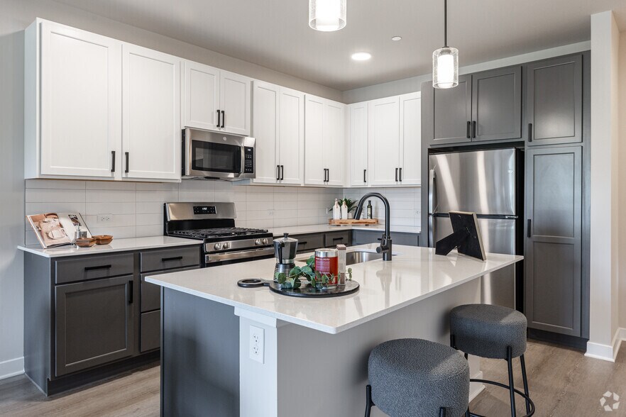 More Photos Of 250 McHenry Rd, Buffalo Grove Apartments For Lease