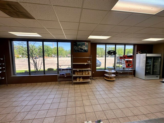 More Photos Of 34900 Lake Shore Blvd, Eastlake General Retail For Lease