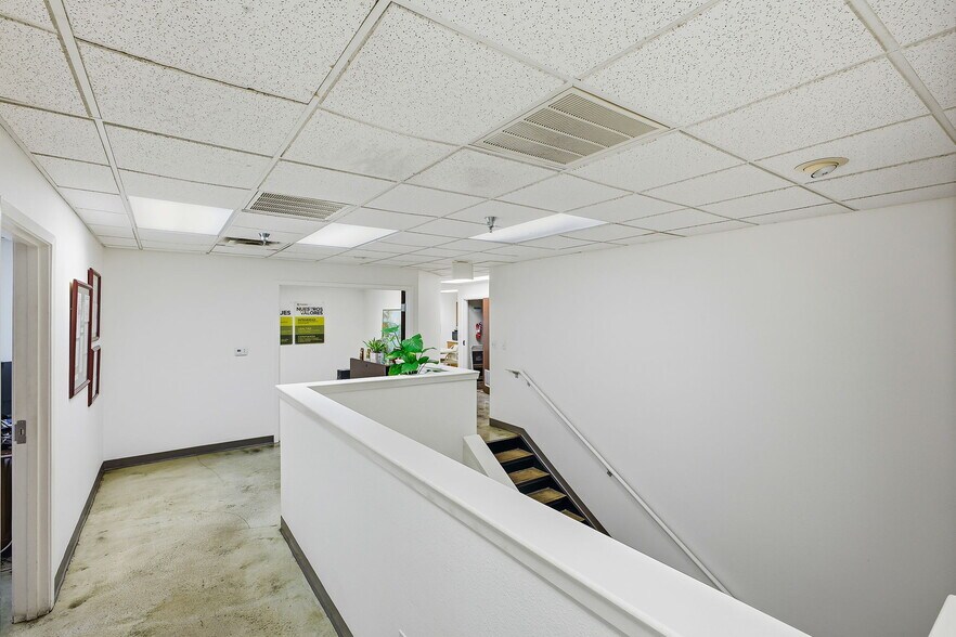 More Photos Of 315 N Park Dr, San Antonio Warehouse For Sale