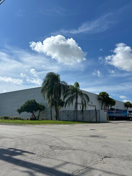 More Photos Of 7448-7498 NW 54th St, Miami Warehouse For Lease
