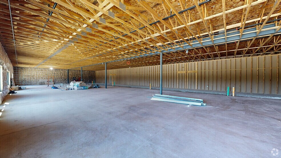 More Photos Of 88 Paine Cir SE, Bondurant Office For Lease