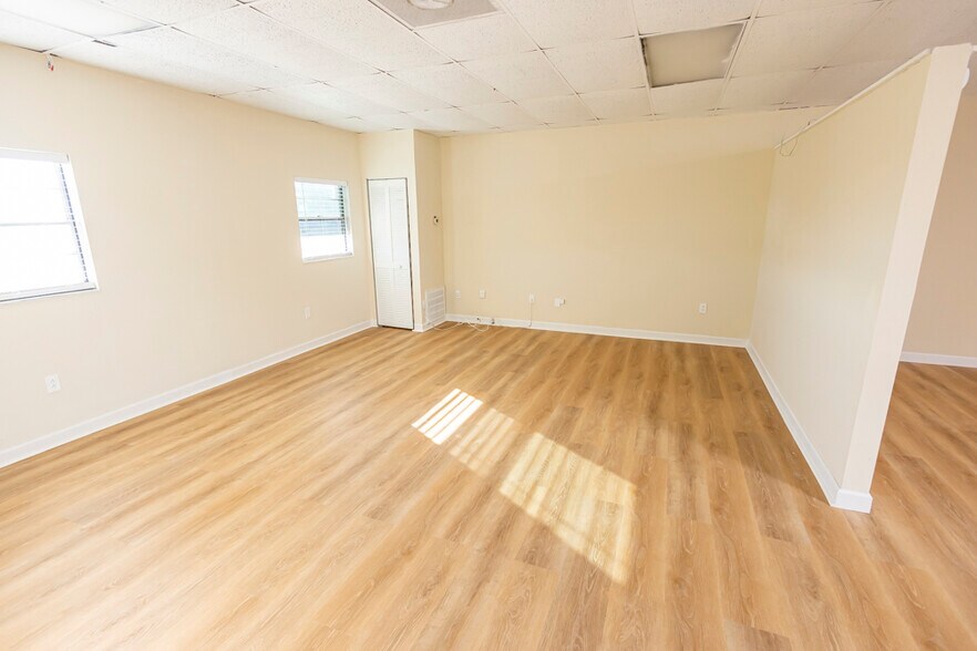 More Photos Of 4911 14th St, Bradenton Unknown For Lease