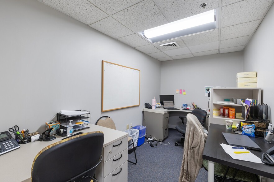 More Photos Of 19-25 Main St, Hartford Office Residential For Sale