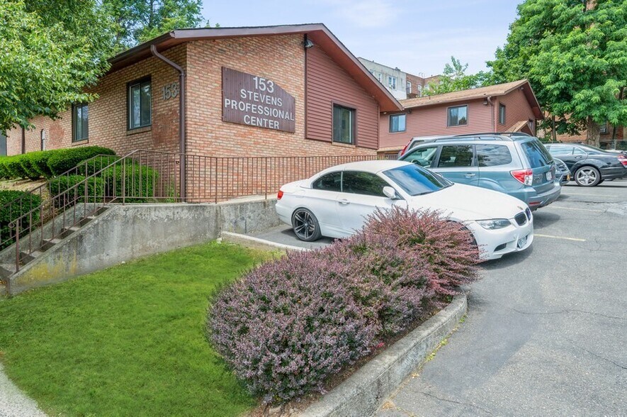 Primary Photo Of 153 Stevens Ave, Mount Vernon Office For Sale