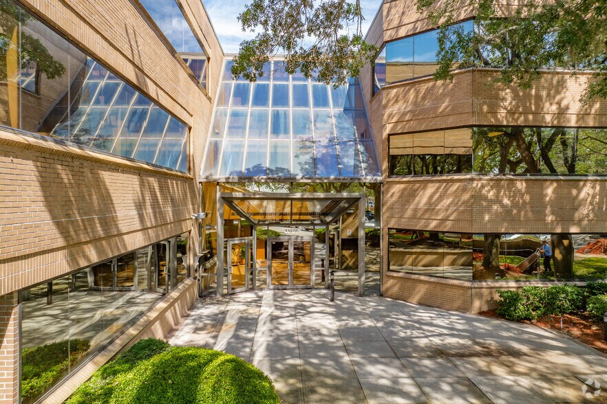 More Photos Of 33920 N US Hwy 19, Palm Harbor Medical For Lease