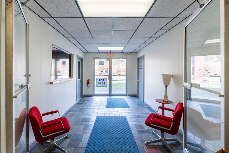 More Photos Of 447 Broadway, Ulster Park Office For Sale